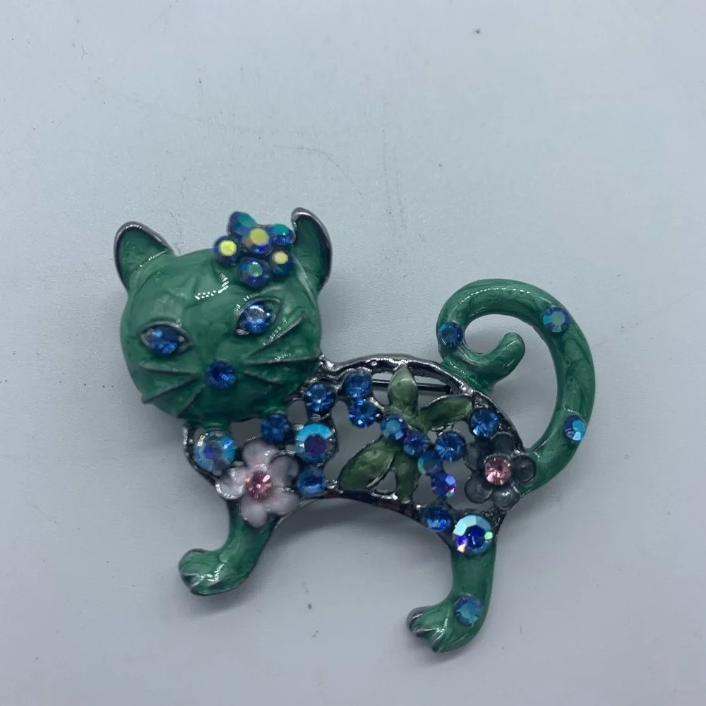 NEW green with blue crystals & flowers cat brooch - Picture 16 of 16